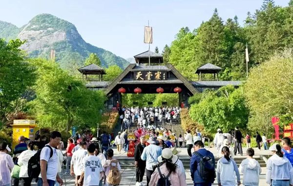 “五一”假期我县旅游持续火爆