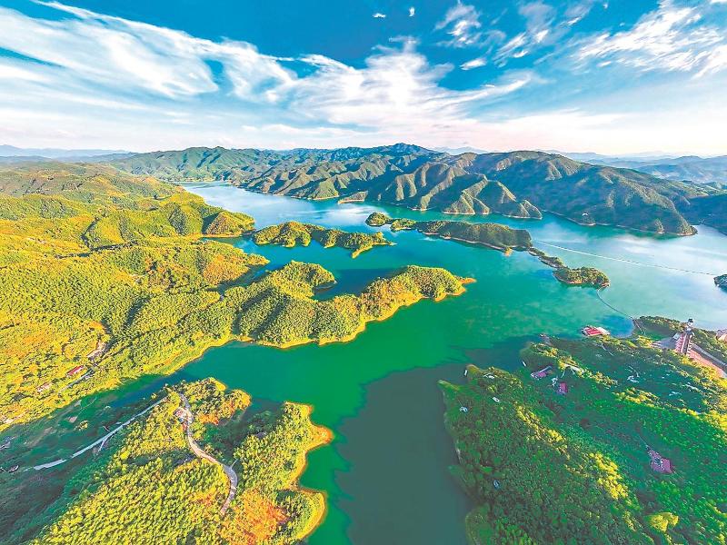 水碧山青