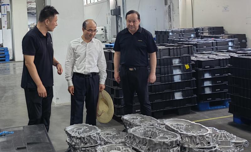 张涧深入开发区现场办公解企难
