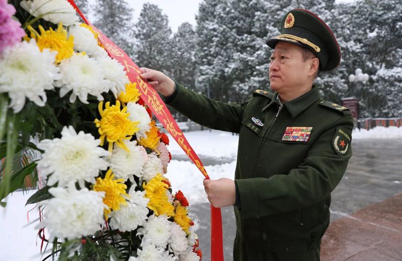 安徽省军区少将政治委员王金良赴金寨调研