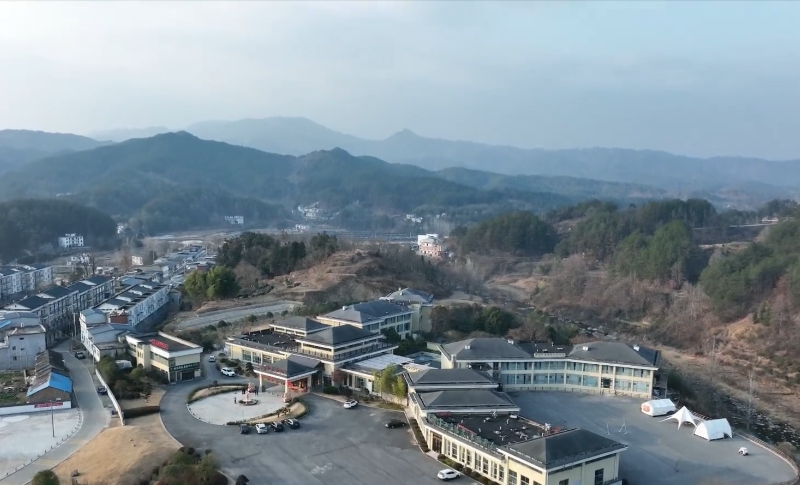 深化“百业+文旅” 推动全域旅游发展