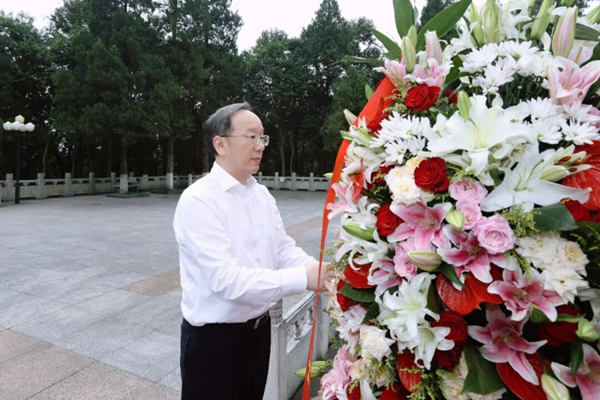 李乐成在六安市金寨县调研时强调 赓续红色血脉牢记初心使命 
奋力推动安徽各项事业再上新台阶 王东伟参加