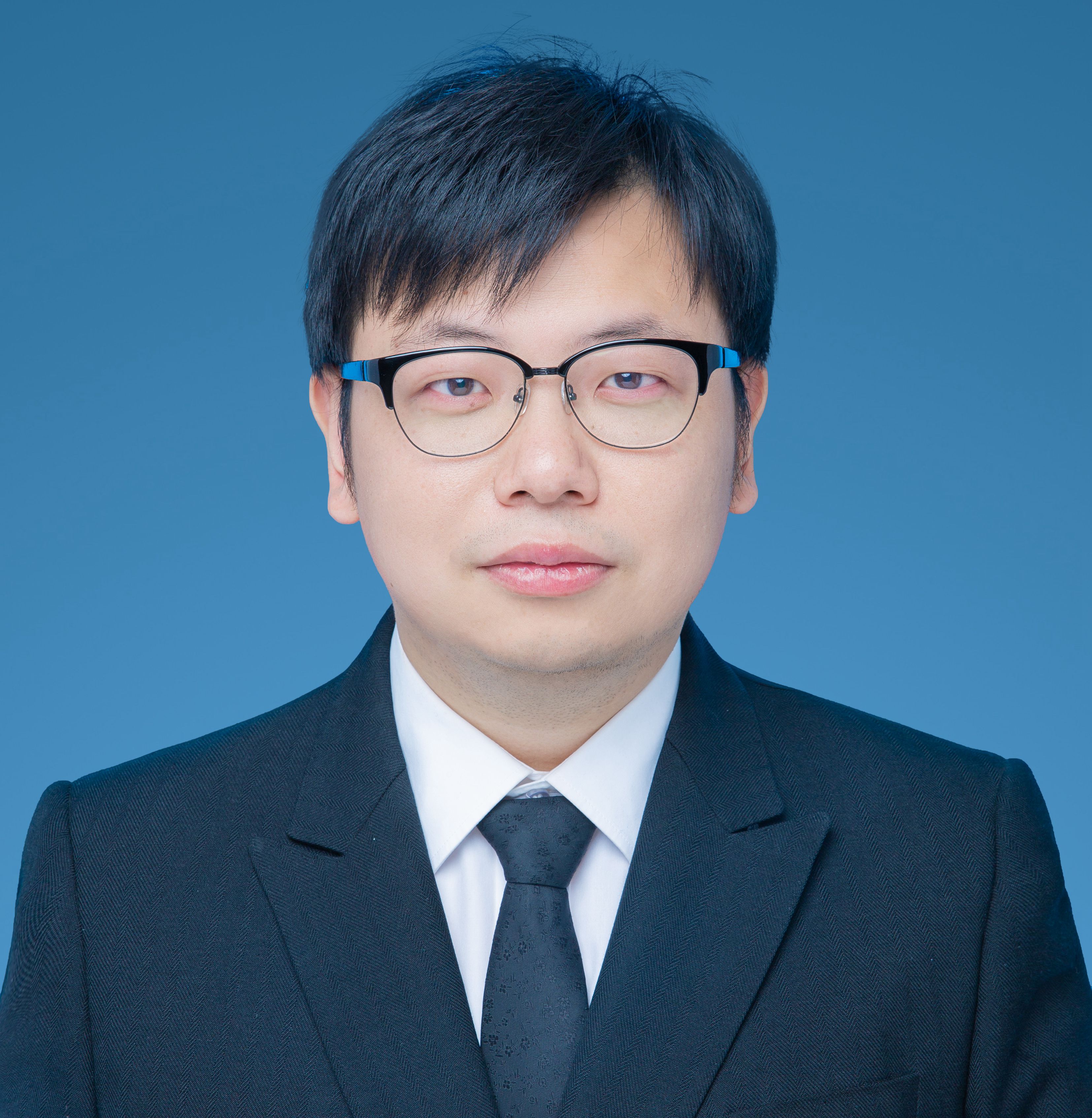 县委常委、县纪委书记、县监委主任：洪源